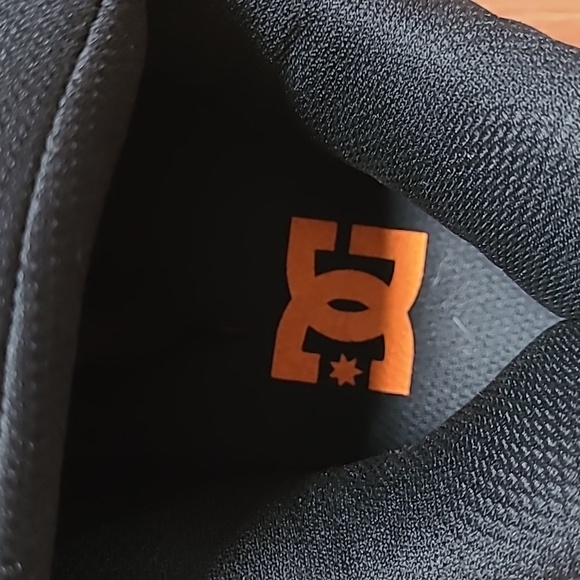 Skateboard sneakers new without tags,never been worn - Picture 9 of 10